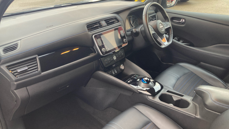 Nissan LEAF 110kW N-Connecta 39kWh 5dr Auto Electric Hatchback